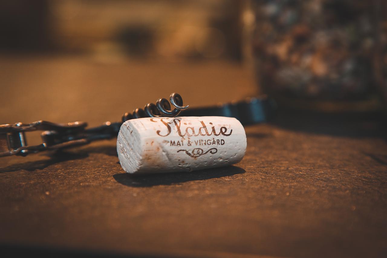 Flaedie Mat & Vingard Exterior foto